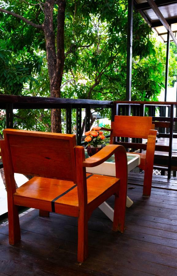 The Old Car Guesthouse Chiang Mai Exterior foto